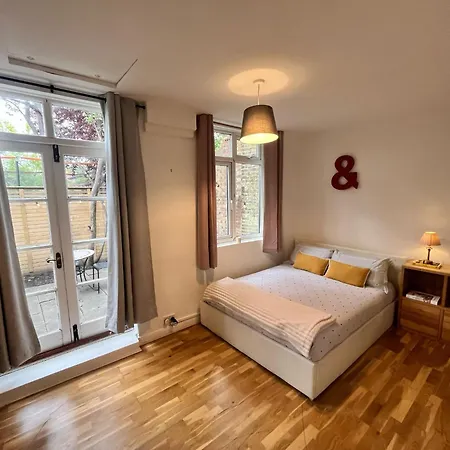 Charming 1-Bedroom Apartment Southfields, London